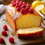 Tranche de cake à l’orange moelleux, imbibé de sirop d’agrumes et au parfum intense